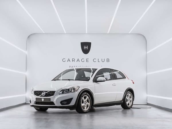 VOLVO C30 Diesel {'id': 2792, 'title': 'C30 1.6D DRIVe Momentum 115'} 2011 Segunda Mano